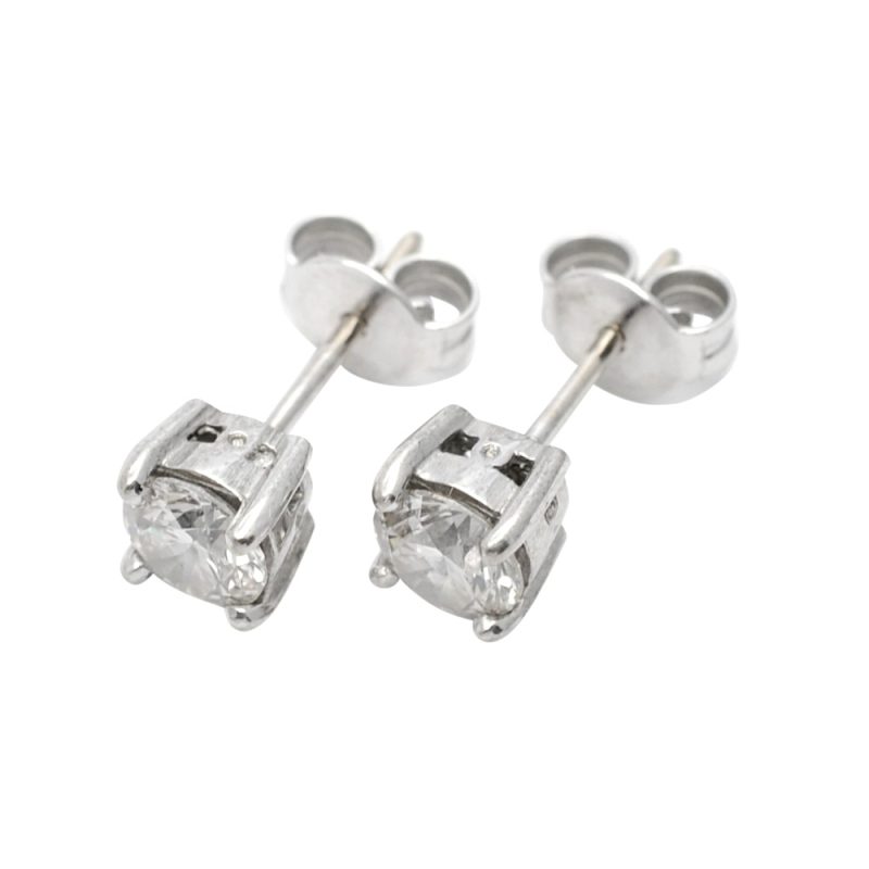 H064 1.04ct diamond stud earrings2