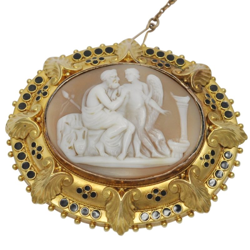 H082 GOLD CAMEO BROOCH5
