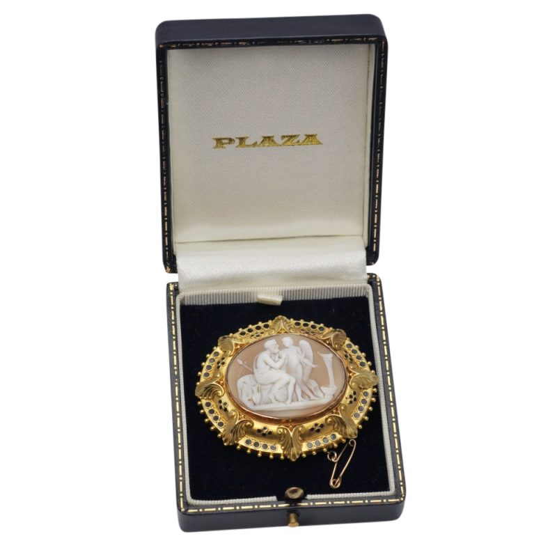 H082 GOLD CAMEO BROOCH6