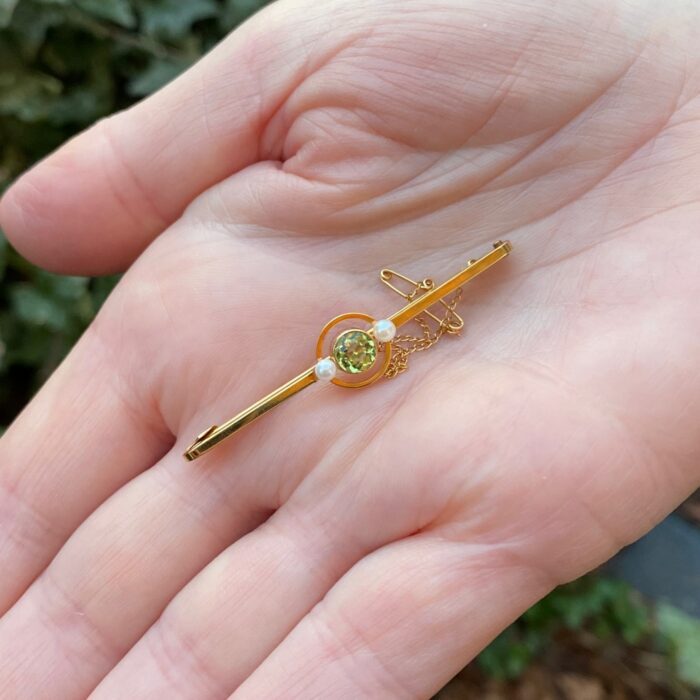 CC068 PERIDOT PEARL 15CT GOLD BROOCH8