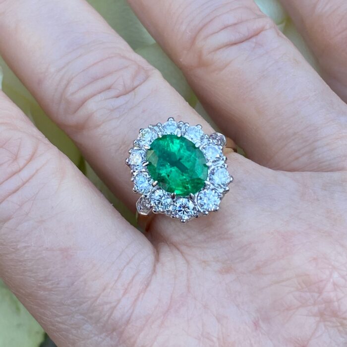 K023 EMERALD DIAMOND CLUSTER RING10