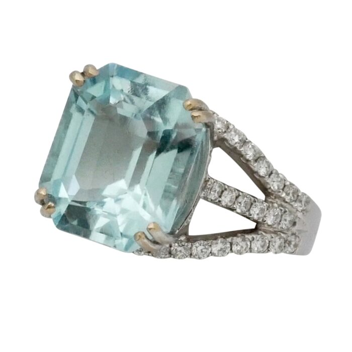 Vintage Aquamarine and Diamond Ring