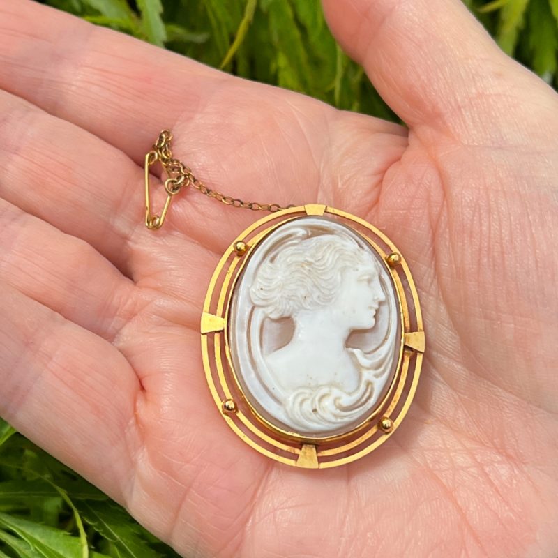 Antique Shell Cameo Gold Brooch