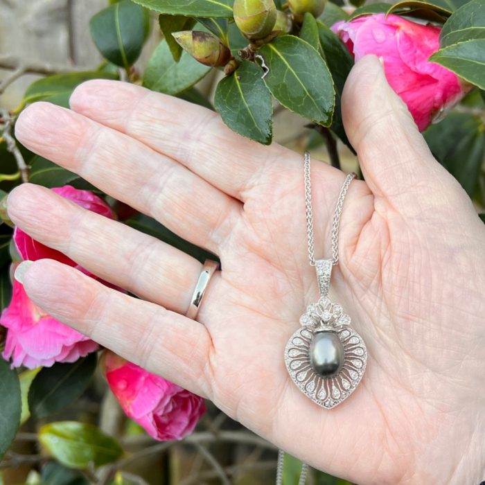 Tahitian Black Pearl Diamond Gold Pendant